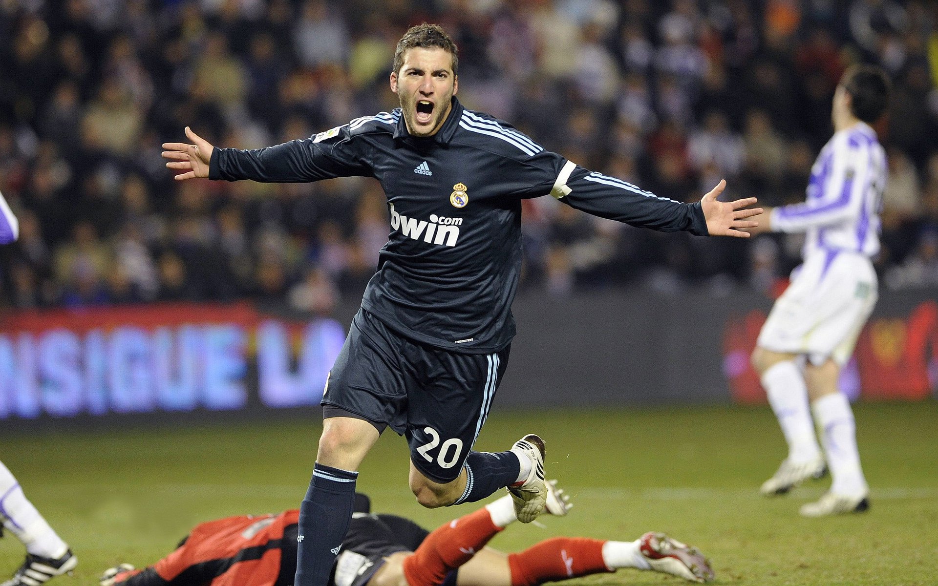 aiyouxi-超级碗：美式橄榄球的年度盛事，美国橄榄球2021超级碗冠军